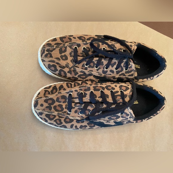 Tretorn Nylite Sneakers- Leopard Print, Size 10 - Picture 4 of 7